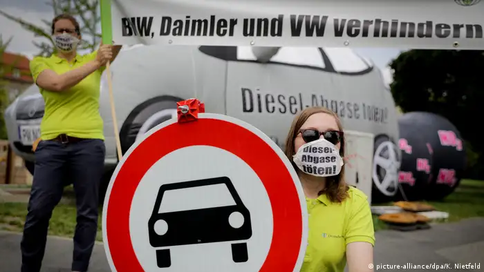 Berlin Bundesverkehrsministerium Protest gegen Diesel-Gipfel