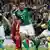 Nordirlands Jonny Evans (r.) jubelt über seinen Treffer zum 1:0 (Foto: picture-alliance/dpa/B. Lawless)