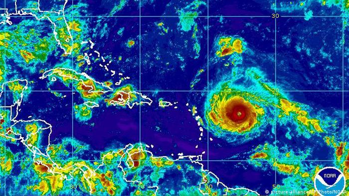 Ураган Ірма насувається зі сходу на Кариби