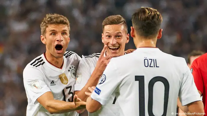 Deutschland Torjubel Draxler mit Müller und Özil (imago/ActionPictures)