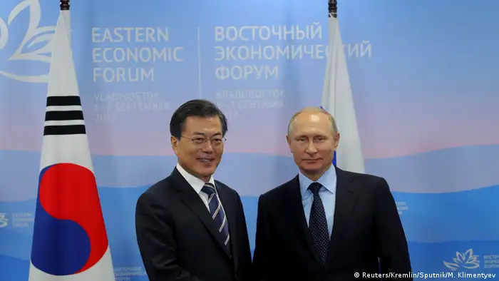 Russland Südkorea Putin mit Moon Jae-in brim Eastern Economic Forum in Wladiwostok