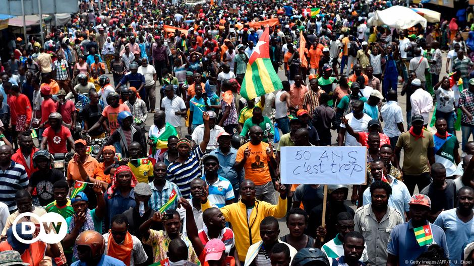 Togo protesters want end to family dynasty – DW – 09/07/2017