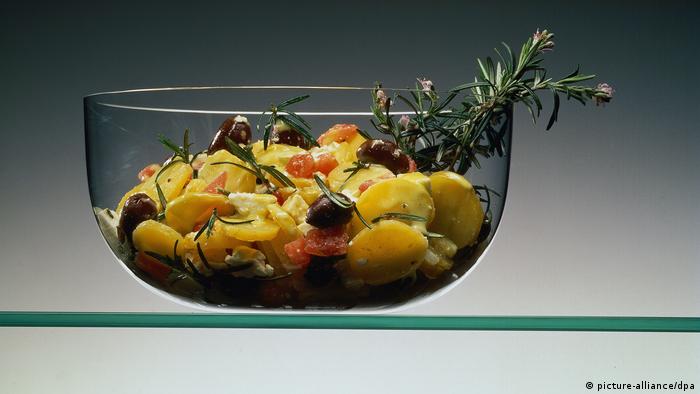Картофельный салат с брынзой и маслинами