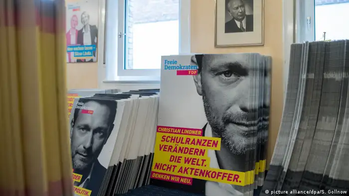 Deutschland Bundestagswahl - Wahlplakate FDP Lindner (picture alliance/dpa/S. Gollnow)
