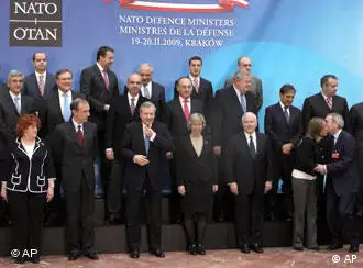 北约国防部长会议在克拉科夫举行