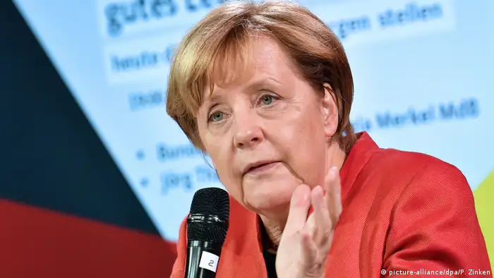 Deutschland Bundeskanzlerin Angela Merkel in Berlin (picture-alliance/dpa/P. Zinken)