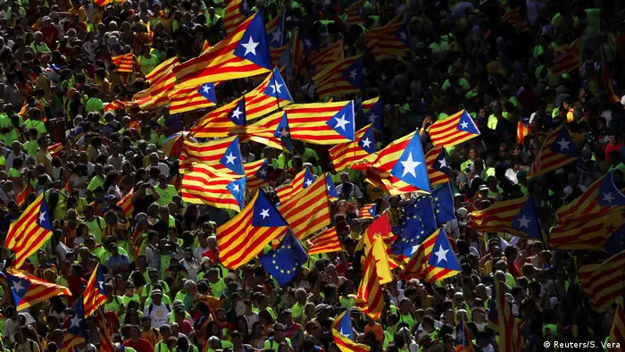 Una multitudinaria manifestación independentista recorrió las calles de Barcelona con motivo de la Diada del 11 de septiembre con el grito de votaremos, a menos de tres semanas del referéndum del 1 de octubre convocado por la Generalitat y suspendido por el Tribunal Constitucional. 11.09.2017