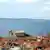 Blick auf die Bucht vom slowenischen Piran aus, im Hintergrund ist die kroatische Küste der Halbinsel Istrien zu erkennen, Archivfoto vom April 2006, Quelle: AP