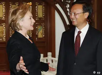 Hillary Clinton trifft auf China Außenminister Yang Jiechi