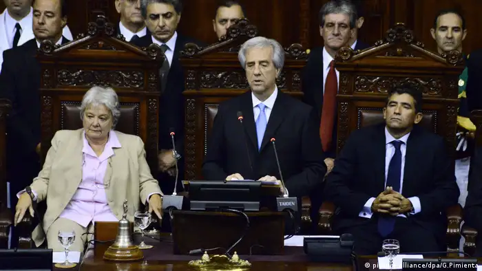  Tabare Vazquez links Lucia Topolansky (picture-alliance/dpa/G.Pimienta)