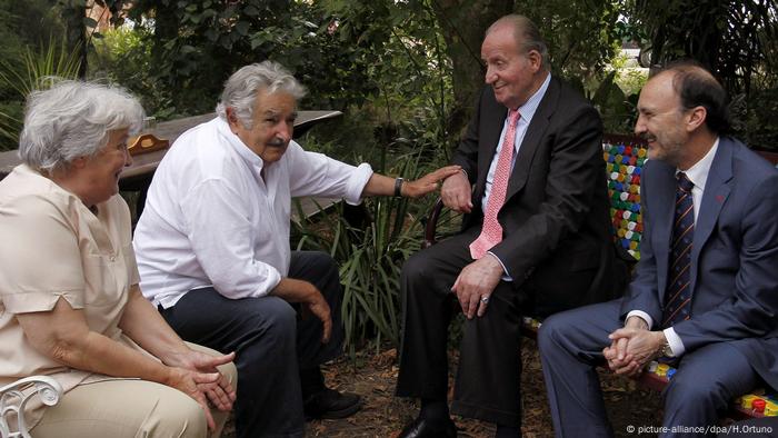  Juan Carlos und Jose Mujica Lucia Topolansky (picture-alliance/dpa/H.Ortuno)