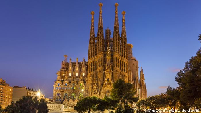 Torres centrales de Sagrada Familia estarán listas en 2022 | Europa al día  | DW 