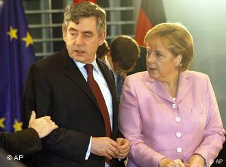 Angela Merkel (der.) y el anfitrión de la próxima cita del G-20, Gordon Brown.