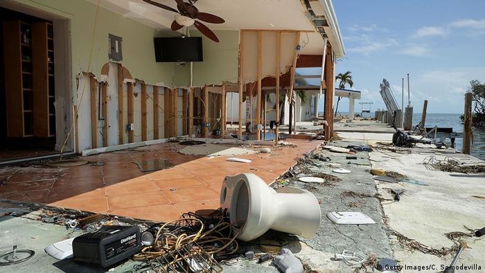 Следы разрушений от урагана