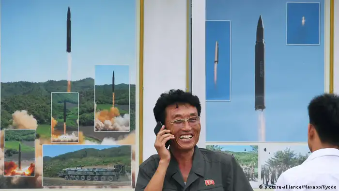 La Unión Europea adoptó las sanciones del Consejo de Seguridad, en reacción al desarrollo de armas nucleares. La UE tiene vetadas a 62 personas y 50 entidades, además de que norcoreanos no podrán trabajar más en la UE. 14.09.2017