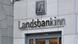 Вход в банк Landsbankinn Вход в банк Landsbankinn