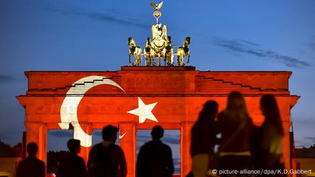 Όλο και περισσότεροι Τούρκοι καταφεύγουν στη Γερμανία