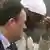 بینیام محمد (با کلاه سفید) نخستین زندانی گوانتلنامو است که در دوران ریاست جمهوری اوباما آزاد می‌شود