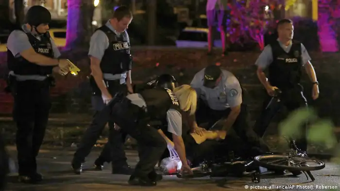 USA Proteste in St. Louis nach Freispruch für Polizisten (picture-alliance/AP Photo/J. Roberson)