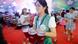 Pelayan membawa bir di Oktoberfest Tsingtao (Qingdao), Cina Pelayan membawa bir di Oktoberfest Tsingtao (Qingdao), Cina