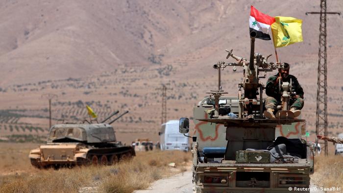 Syrien Hezbollah und syrische Flaggen in Qalamoun (Reuters/O. Sanadiki)