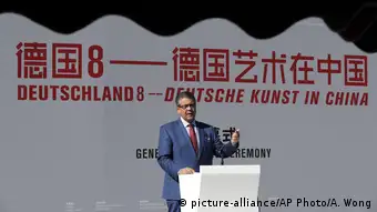 China Sigmar Gabriel bei Eröffnung der Deutschland 8“-Austellung im Taimiao-Tempel