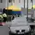 Британская полиция перекрывает движение в поселке Санбури