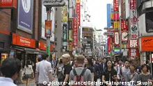 Sightseeing Tokio - Einkaufsstraße in Shibuya. Tokio, 13.09.2015 | Verwendung weltweit