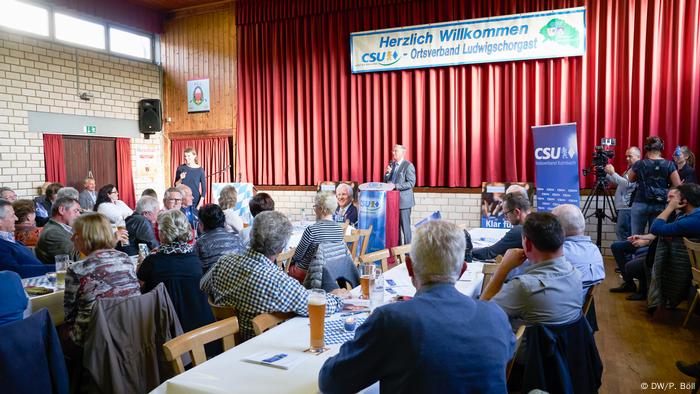 CSU-Veranstaltung von Emmi Zeulner im Vereinsheim in Ludwigschorgast mit CDU-Gastredner Wolfgang Bosbach (Foto: DW/P. Böll)