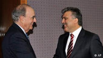 جرج میچل، فرستاده ویژه ایالات متحده به خاورمیانه (چپ)، در دیدار با عبدالله گل، رئیس جمهور ترکیه - ۲۵ فوریه ۲۰۰۹ در ترکیه