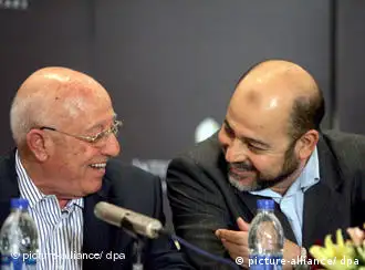 Fatah member Ahmed Qureia (L) and Hamas member Moussa Abu Marzouk (R) laugh during a press conference after negotiations between the rival Palestinian factions mediated by Egyptian intelligence chief Omar Suleiman in Cairo, Egypt, 26 February 2009. The reconcilation talks are aimed to bring the opposing Gaza based Islamist Hamas and West Bank based moderate Fatah factors into a unity government. EPA/KHALED EL FIQI (zu dpa 0787) +++(c) dpa - Report+++