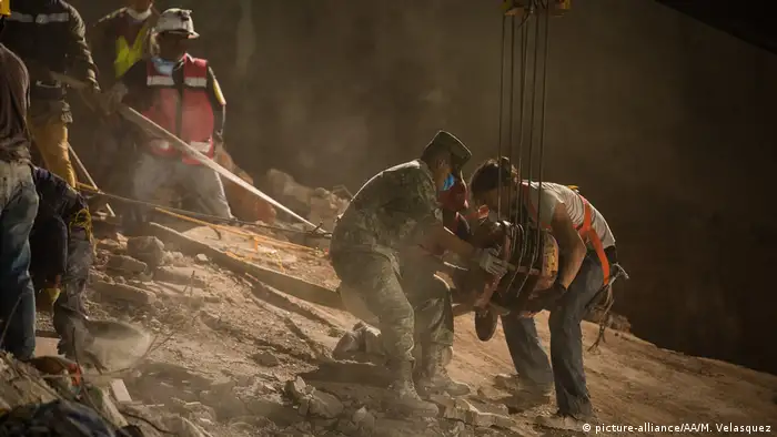 Mexiko Erdbeben in Mexiko Stadt (picture-alliance/AA/M. Velasquez)