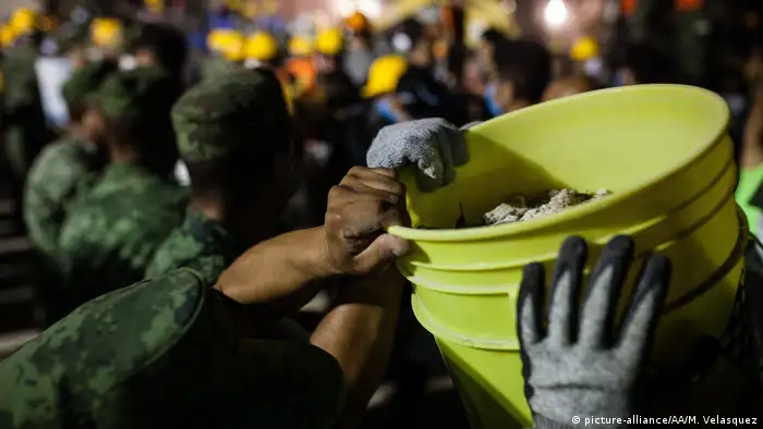 Mexiko Erdbeben in Mexiko Stadt (picture-alliance/AA/M. Velasquez)