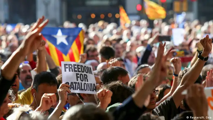 Spanien Tausende aufgebrachte Katalanen demonstrieren gegen Zentralregierung in Madrid