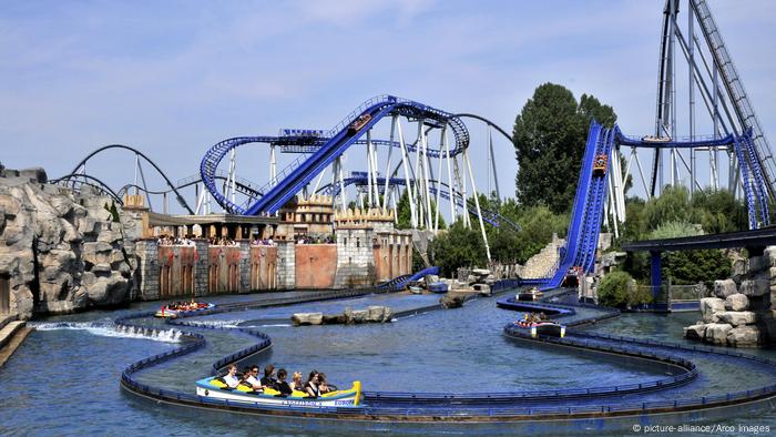 Roller coasters at Europapark Rust, Germany (picture-alliance/Arco Images)