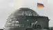 Немецкий флаг над куполом бундестага