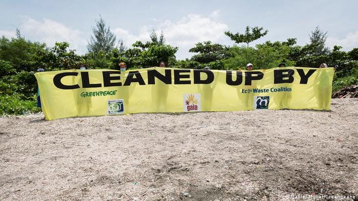 Philippinen Putzaktion auf der Freedom-Insel und Markenprüfung (Daniel Müller/Greenpeace)