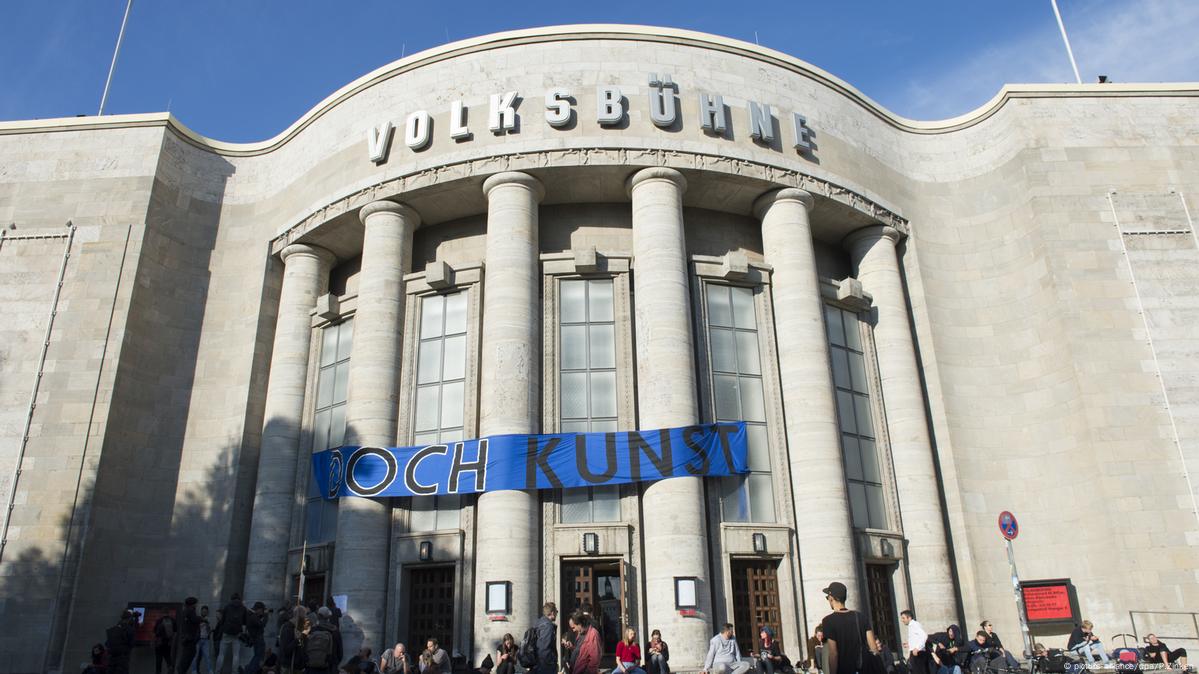 Activists Occupy Berlin's Volksbühne Theater – DW – 09/23/2017