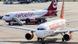 Air Berlin Boeing und Easyjet Airbus A319 auf dem Vorfeld des Flughafen Düsseldorf International Air Berlin Boeing und Easyjet Airbus A319 auf dem Vorfeld des Flughafen Düsseldorf International
