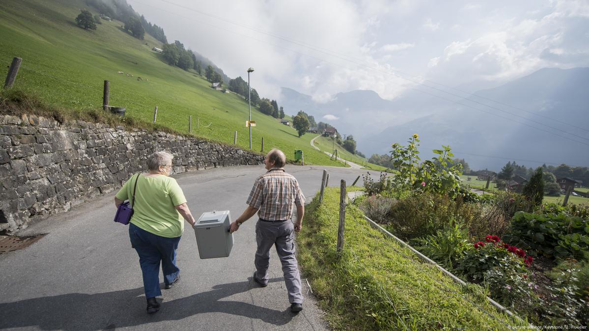 Swiss Voters Nix Pension Reform In National Referendum – DW – 09/24/2017