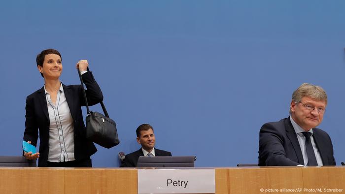 Deutschland Bundestagswahl Frauke Petry verlässt die PK