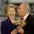 Hilari Klinton i izraelski predsednik Šimon Peres, buketić cveća za američku državnu sekretarku