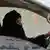 Saudi Arabien Frau in einem Auto in Road