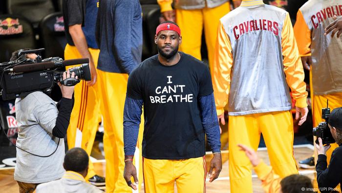 USA LeBron James wearing an I can t Breathe shirt (imago/UPI Photo)