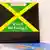 Karton mit einer Jamaika-Flagge