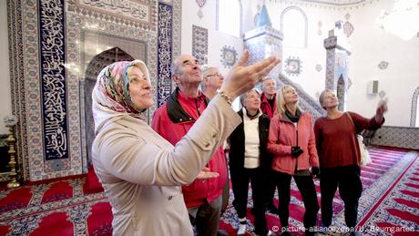 Tag der offenen Moschee in Hürth (picture-alliance/dpa/U. Baumgarten)