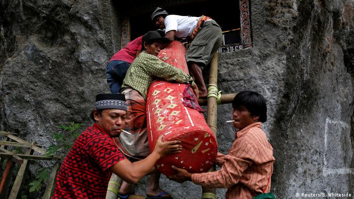Indonesien Begräbniskultur der Toraja (Reuters/S. Whiteside)