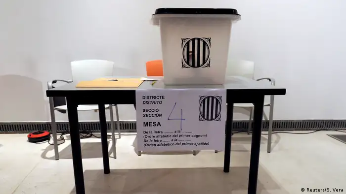 Spanien Referendum Katalonien Urne (Reuters/S. Vera)