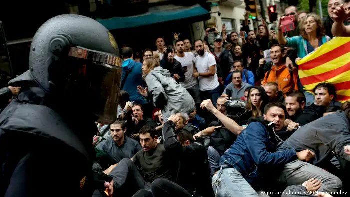 Spanien Barcelona Referendum über Unabhängigkeit - Polizeieinsatz in Barcelona