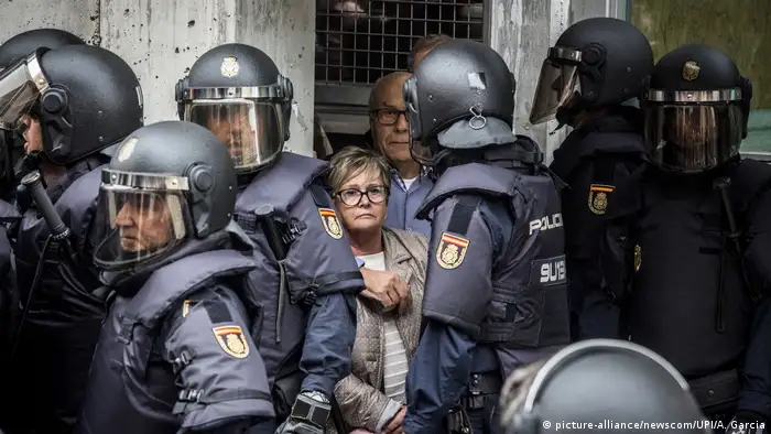 Spanien Barcelona Referendum über Unabhängigkeit - Polizeieinsatz in Barcelona
